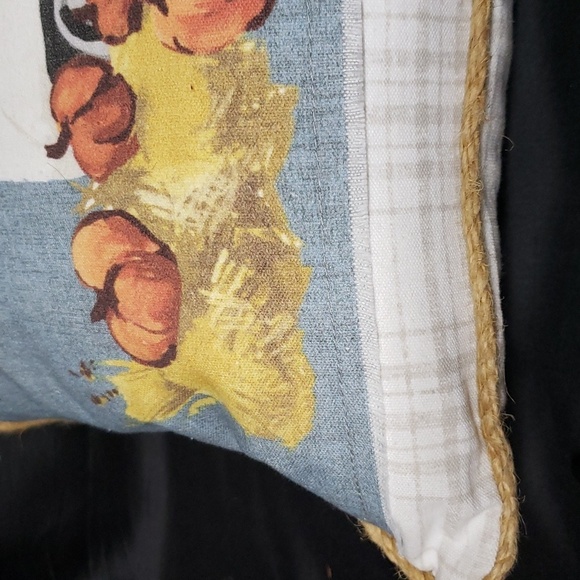 Tommy Bahama NWT Feather Filled Pillow with Truck and Pumpkins Design - Picture 2 of 5